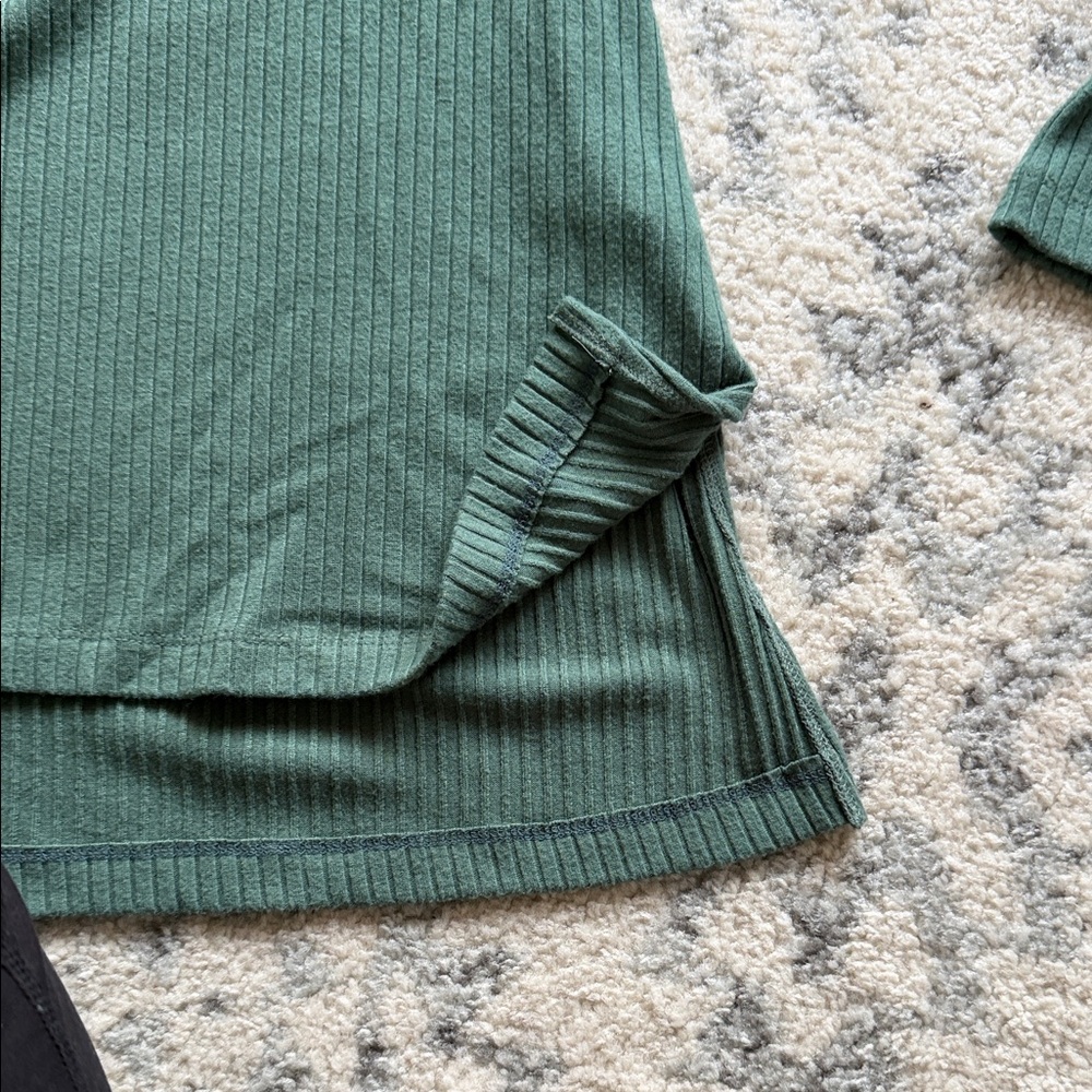 Green Ribbed Lounge Set - Picture 2 of 4